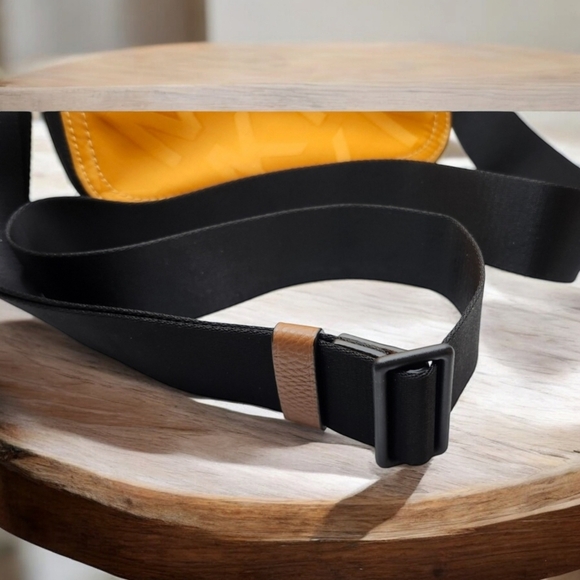 NWOT Michael Kors Crossbody/Messenger/Travel/Flight Bag - Picture 10 of 12